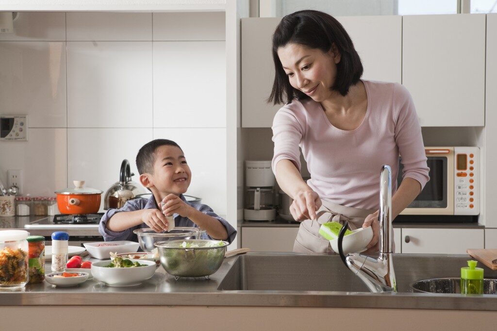 mother-and-son-cooking-together-1024x682-5124501