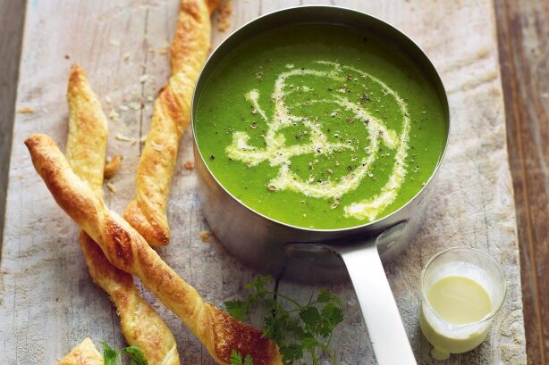 pea, mint and spring onion soup
